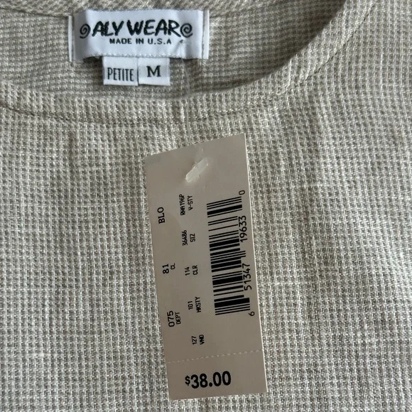 Two NWT AlyWear 100% Linen Top.s M.Made in USA.Retail$38 each. - Picture 2 of 12